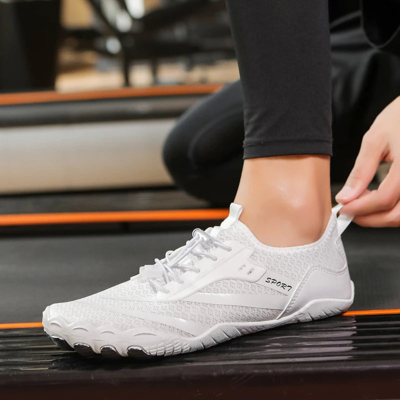 Sapatos aquáticos ultraleves de verão para homens, calçados aquáticos antiderrapantes para atividades ao ar livre, tênis descalços respiráveis para natação e caminhada contra a correnteza.