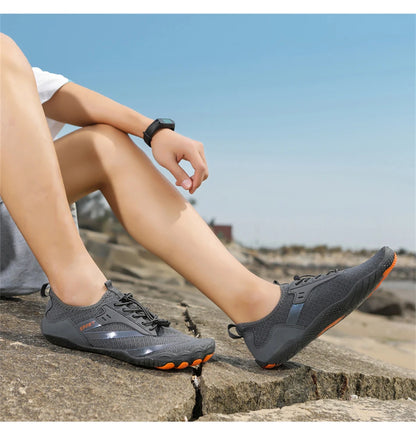 Sapatos aquáticos ultraleves de verão para homens, calçados aquáticos antiderrapantes para atividades ao ar livre, tênis descalços respiráveis para natação e caminhada contra a correnteza.